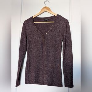 Dynamite | Heathered Burgundy Long Sleeves Top with Gold Accents V-neck